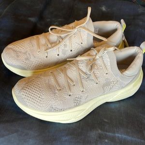 Sorel size 9 slip-on shoes